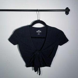 Hollister | BLACK TIE FRONT CROP TOP